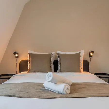 Maisonette 2 Avec Cour, Proche Tram Nyaraló