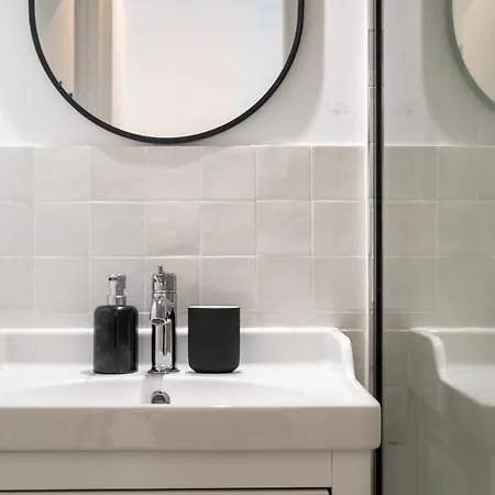 Maisonette 2 Avec Cour, Proche Tram *