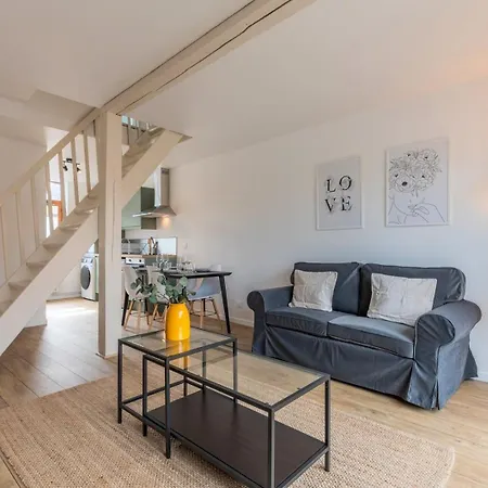 Maisonette 2 Avec Cour, Proche Tram Holiday home