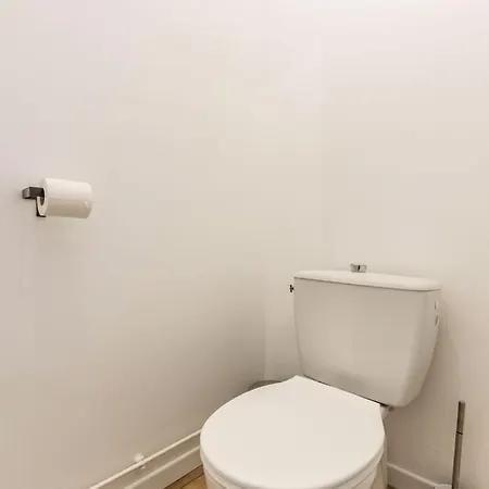 Maisonette 2 Avec Cour, Proche Tram Holiday home *