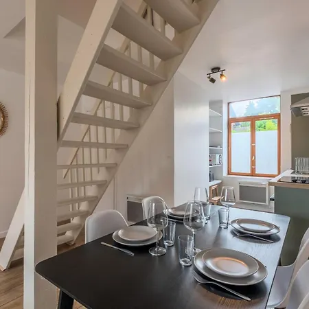 Holiday home Maisonette 2 Avec Cour, Proche Tram *