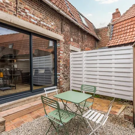 Holiday home Maisonette 2 Avec Cour, Proche Tram *